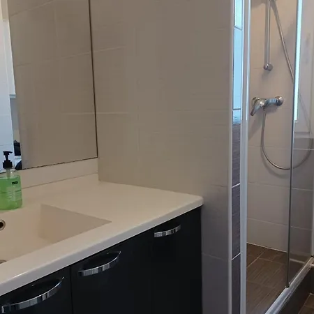 Cozy 50 M Near Picpus Paris